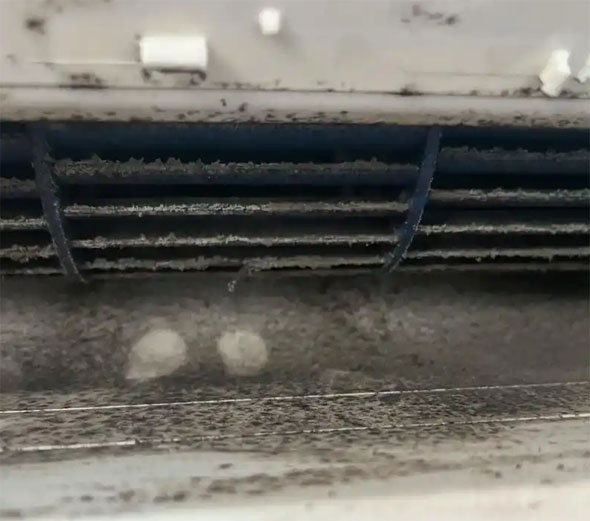 岳西空调吹的风有股烧焦味是怎么回事